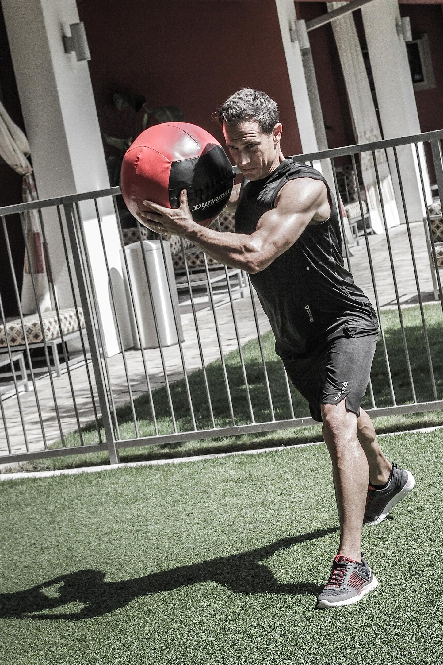 Dynamax 10LB Soft-Shell Medicine Ball Black/Red