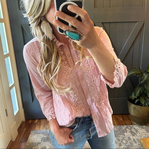 Stellan Lace Mock Neck Blouse in Pink