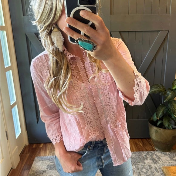 Stellan Lace Mock Neck Blouse in Pink