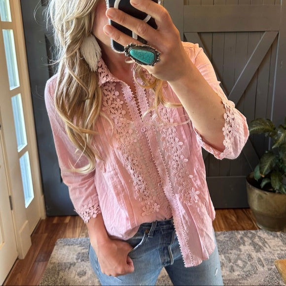 Stellan Lace Mock Neck Blouse in Pink